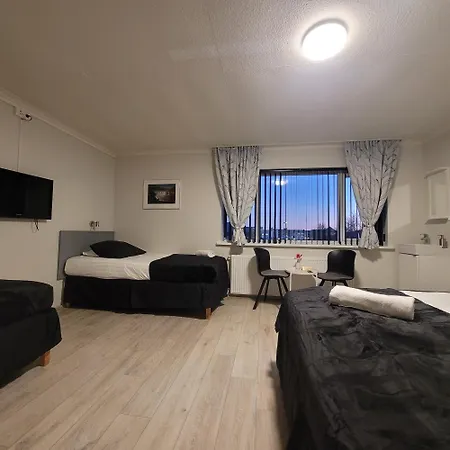 B&B Guesthouse - Bed And Breakfast Keflavik Centre-2