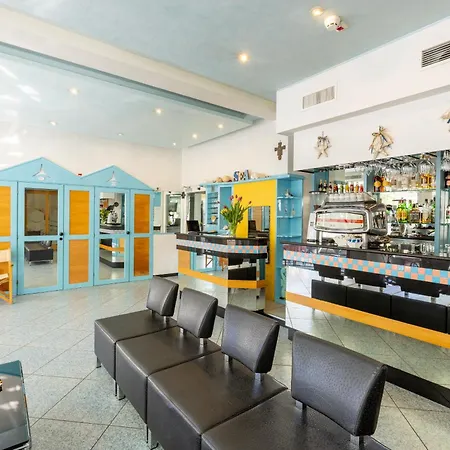 Hotel Caprice B&Brunch - In Centro A Riccione-3