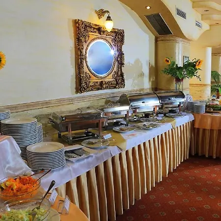 Manor Hotel-2