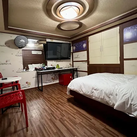 Picasso Motel-3