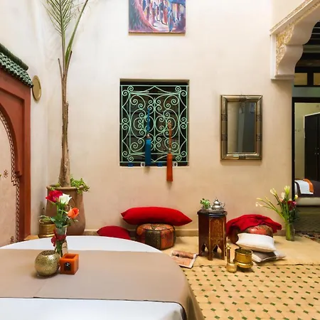 Riad Dar Benbrahim - Traditional Guest House In Jemaa El-Fnaa Square-3
