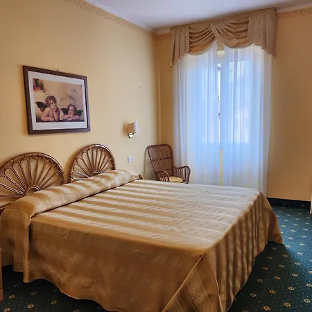 Hotel Alla Riviera Lake View-3