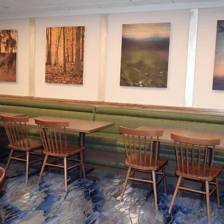 Fairfield By Marriott Youngstown/Austintown-3