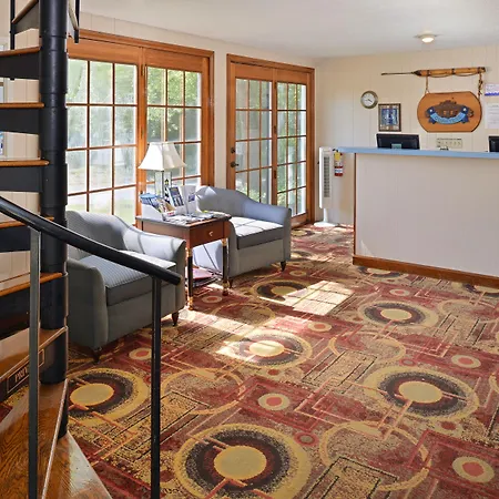 Captains Quarters Motel & Conference Center-2