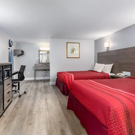 Captains Quarters Motel & Conference Center-3
