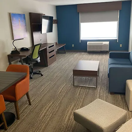 Wingate By Wyndham Lafayette Airport-3