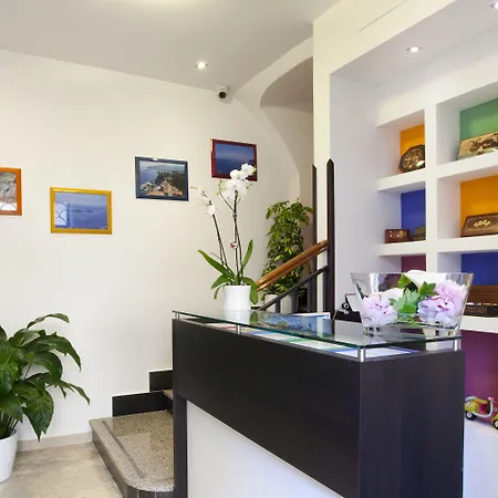 Sorrento Flats-2