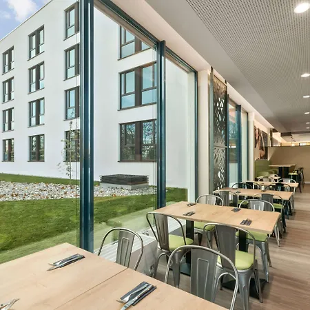 Super 8 By Wyndham Munich City North-3