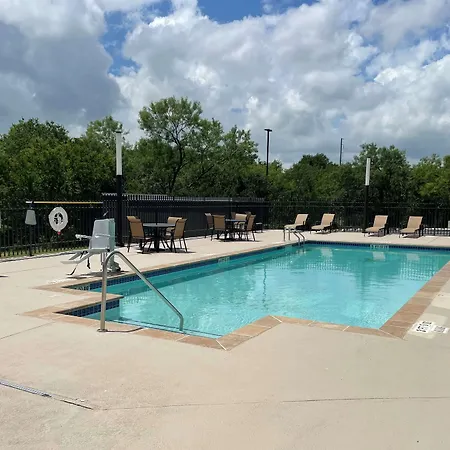 La Quinta Inn & Suites By Wyndham San Antonio Seaworld Lafb-2