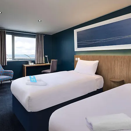 Travelodge Bath Waterside-2