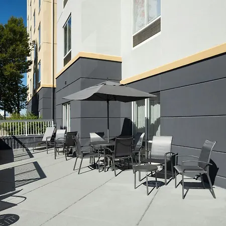Fairfield Inn & Suites By Marriott Newark Liberty International Airport-3