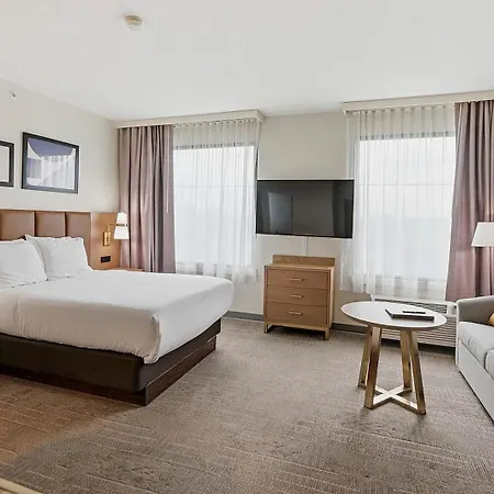 Best Western Plus Hannaford Inn & Suites-2