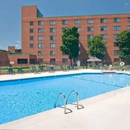 Wyndham Milwaukee Airport Hotel & Convention Center-2