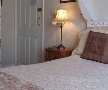 Airedale Guest House-3
