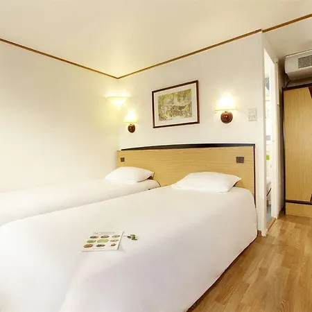 Campanile Hotel Mayenne-3