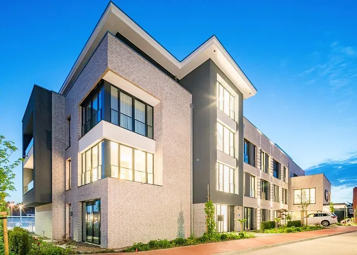 Stadthotel Lohne, Self Check-In & Entspannt Im Cafe Fruehstuecken
