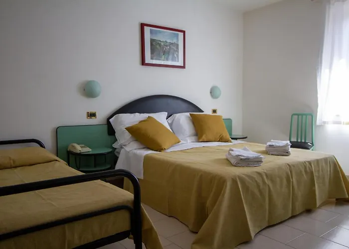 Falcon Hotel