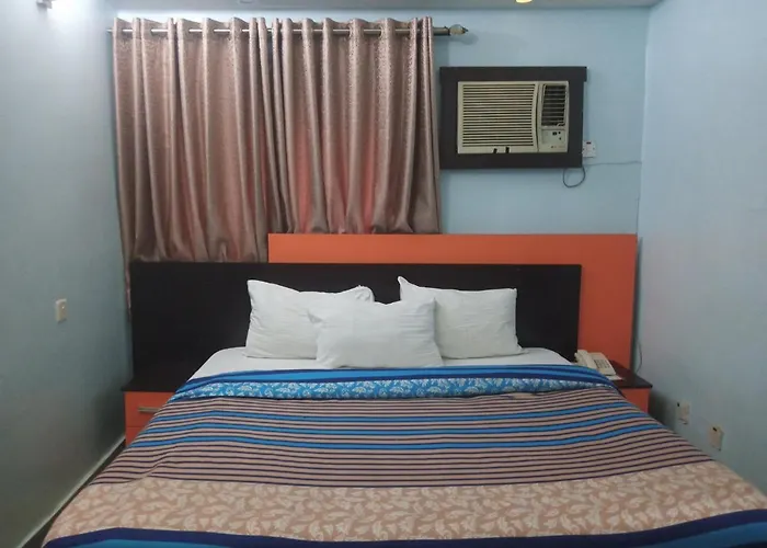 Alluring View Hotel - Toyin Sreet