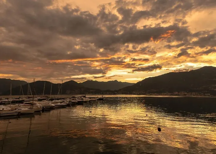 Tramonti E Lago