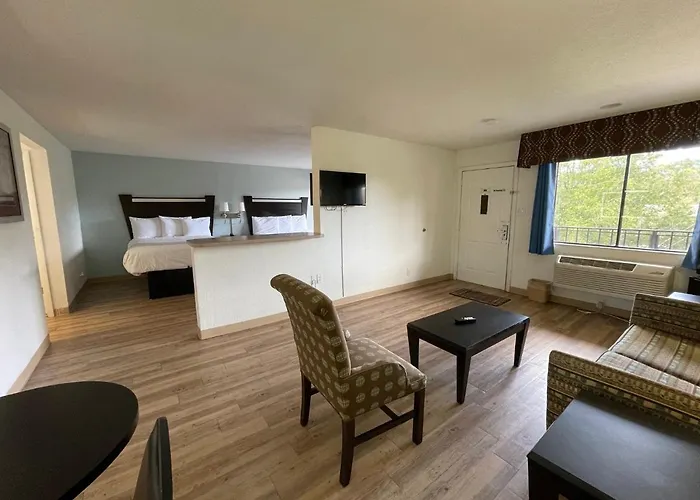 Tricove Inn & Suites
