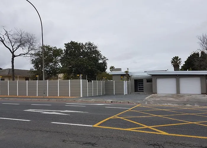 Sharon'S House: Modern Self-Catering Rooms Cape Town