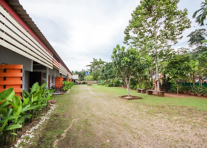Oyo 75312 Banana Lodge Khao Lak