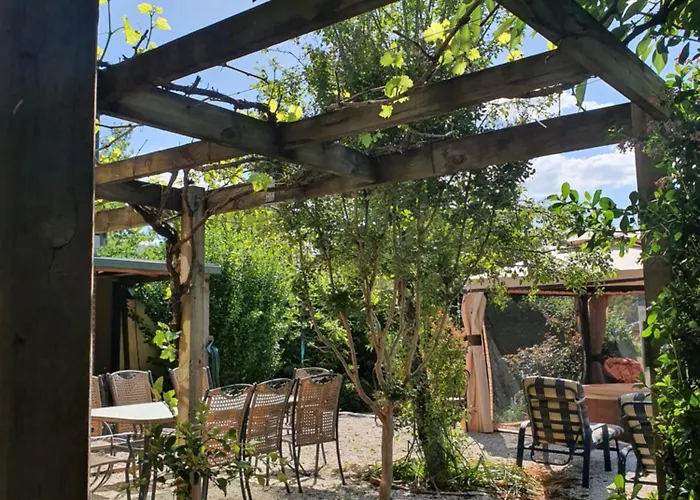 Oaktree Guest House