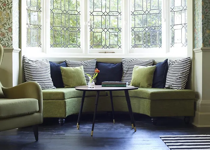 The Manor At Sway - Hotel, Restaurant And Gardens