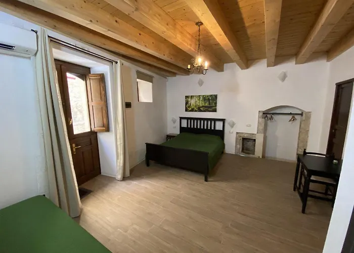 Decadracma Rooms