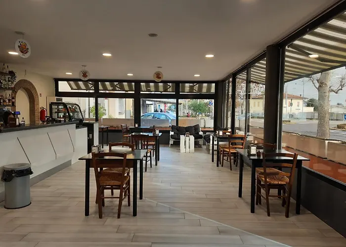 R&B Hotel