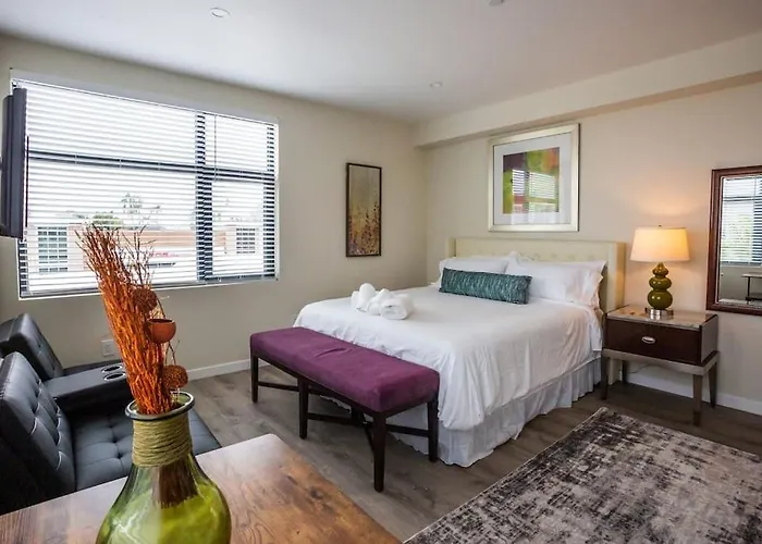 Next To San Diego Downtown - Cali King Size Studio