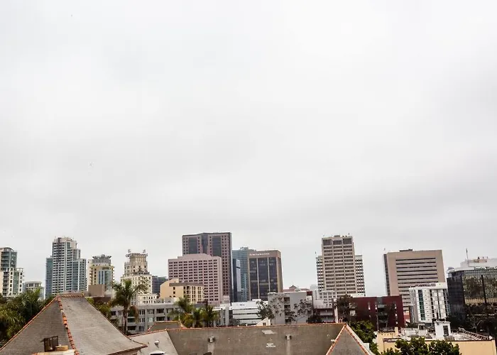 Cali King Size One Bedroom Luxurious Suite In Dtsd