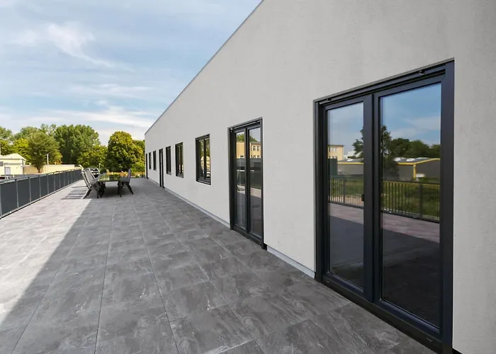 Monteurzimmer Berlin Pankow mit Dachterrasse - Nur 10 min. von der A10 - 3 Zimmer/ 7 Betten