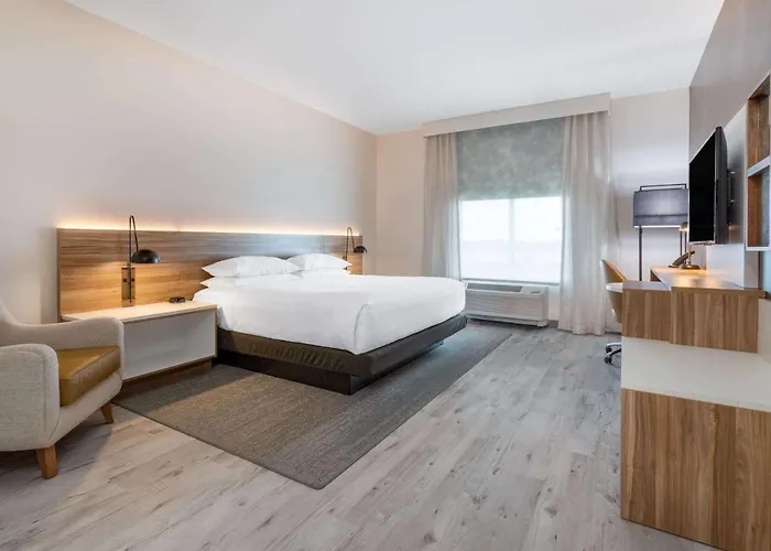 Wyndham Garden Orlando Airport - Free Airport Shuttle - Park N' Fly Available