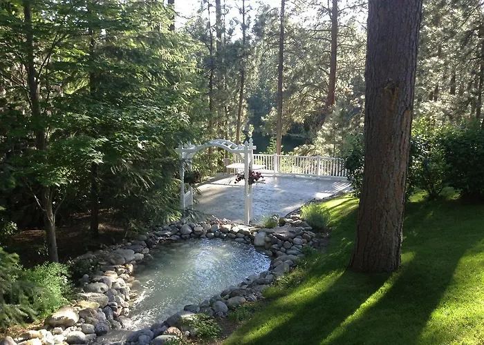 River Cove Elegant Waterfront Bed & Breakfast
