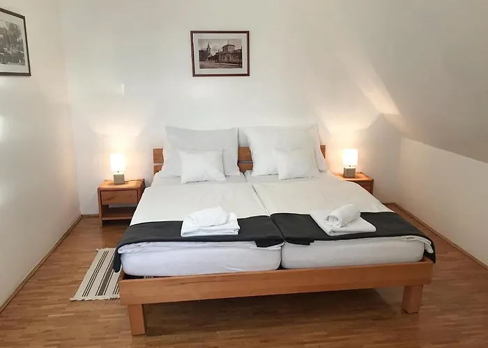 Huszárvár Hotel Kastélyszálló