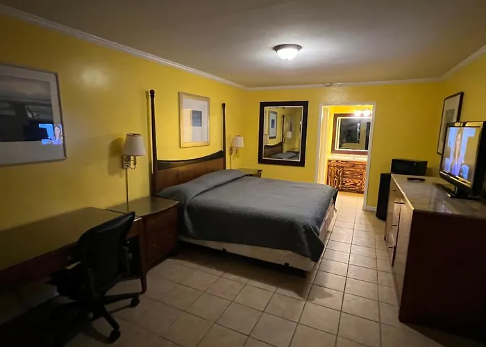 Dragon Inn & Suites