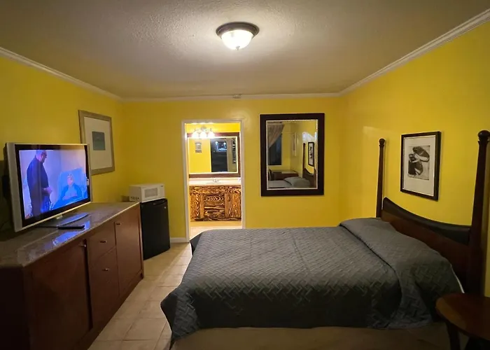 Dragon Inn & Suites