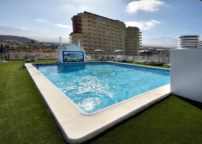Skyview Hotel By Livvo