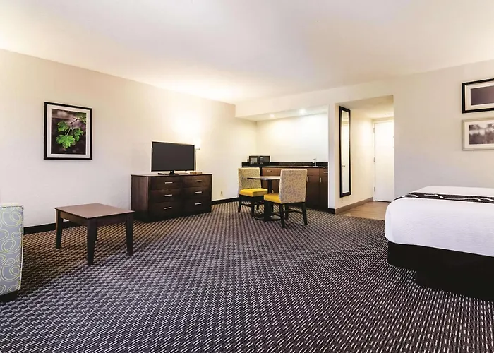 La Quinta Inn & Suites By Wyndham Myrtle Beach - N Kings Hwy