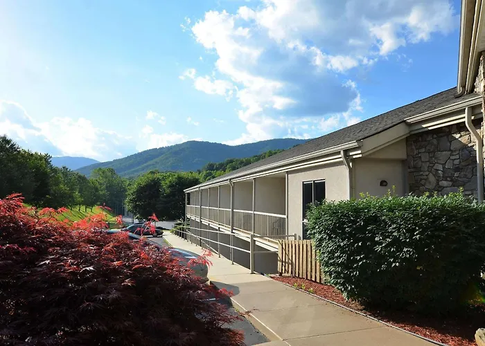 Quality Inn Cherokee Riverside
