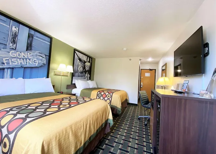 Super 8 By Wyndham Newport News/Jefferson Ave.