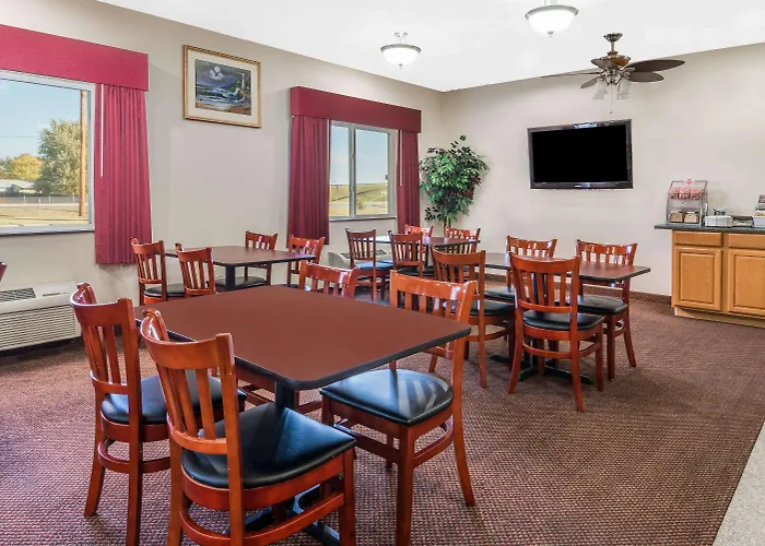 Super 8 By Wyndham Salina