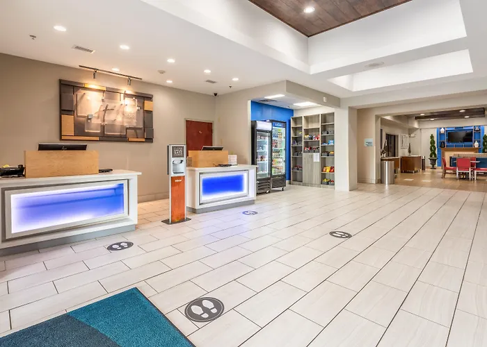 Holiday Inn Express & Suites Statesville
