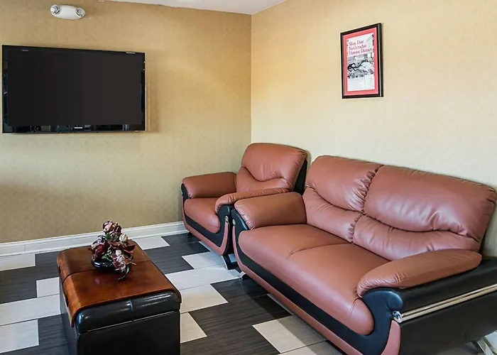 Econo Lodge Inn & Suites Natchitoches