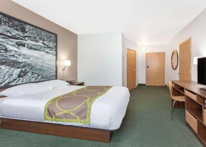 Super 8 By Wyndham Kenora