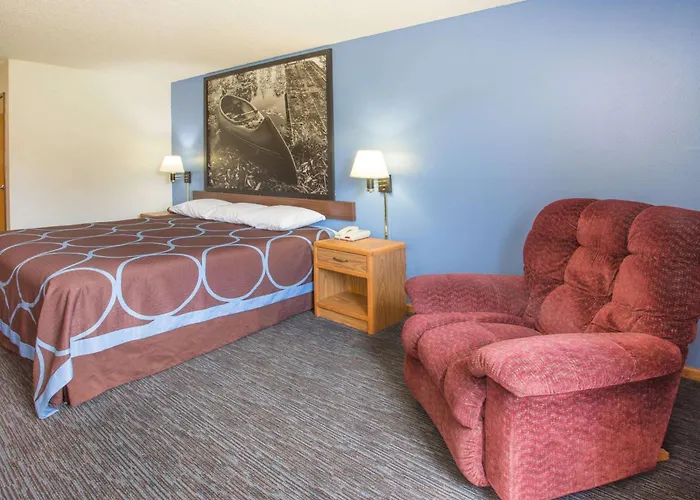 Super 8 By Wyndham Monmouth Il