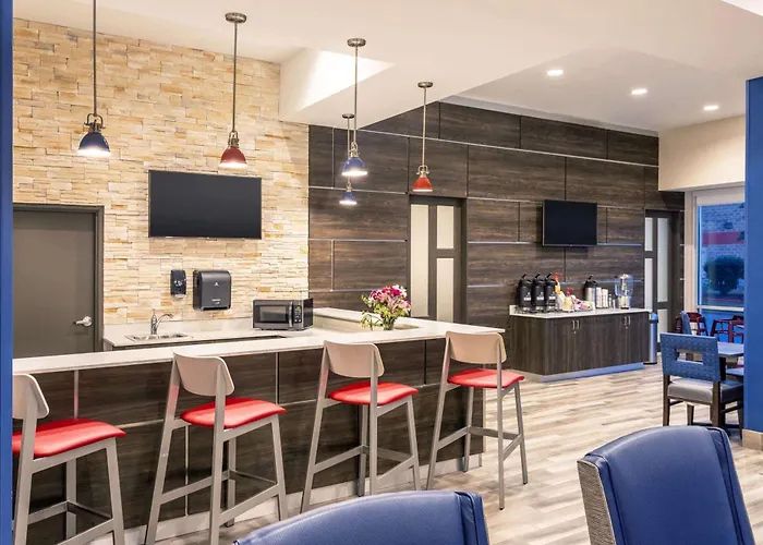La Quinta Inn And Suites By Wyndham Bloomington