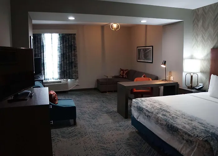 La Quinta Inn & Suites By Wyndham Dfw Airport West-Glade