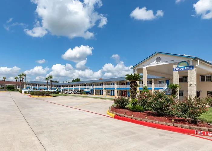 Days Inn By Wyndham Baytown Tx